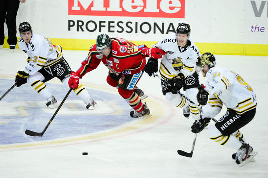 Joel Lundqvist, Fröunda är hårt bevakad