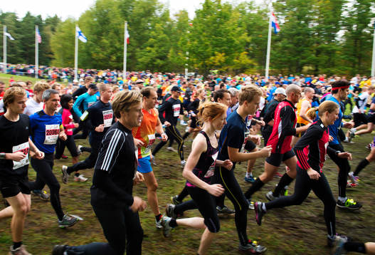 Löpare vid starten av Lidingöloppet