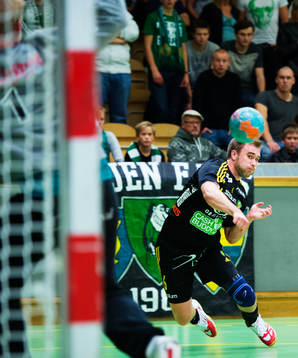 Mikael Apelgren, Sävehof, skjuter mot mål