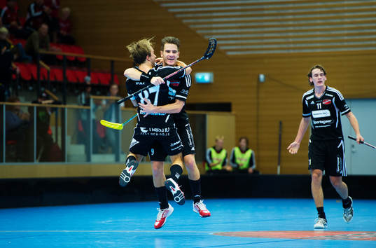 Fredrik Cederborg kramar om Jonas Dahmén, Tyresö