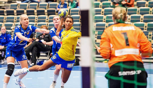 Jamina Roberts, Sverige hoppa in och skjuter