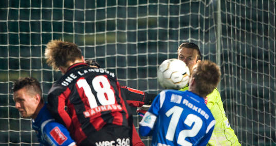 0-3, Jacob Une Larsson, Brommapojkarna, nickar förbi