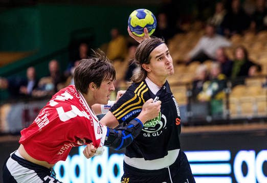 Kent Robin Tönnesen, Sävehof, trycker sig förbi Daniel