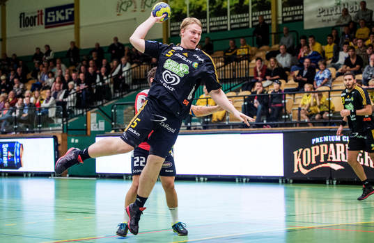 Viktor Rhodin, Sävehof, hoppar in i målområdet för att