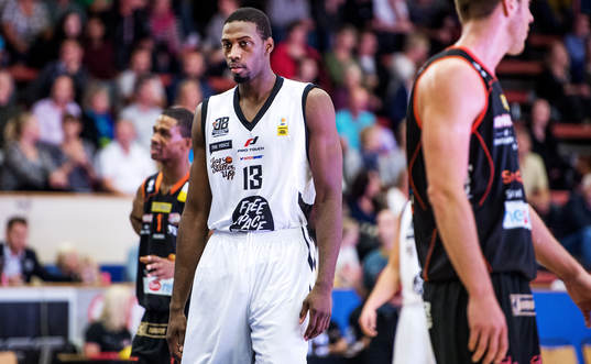 Isiah Brown, 08 Stockholm, deppar