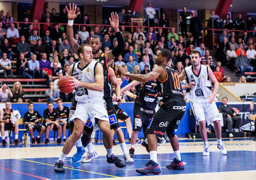 Stefan Nguyen, 08 Stockholm letar