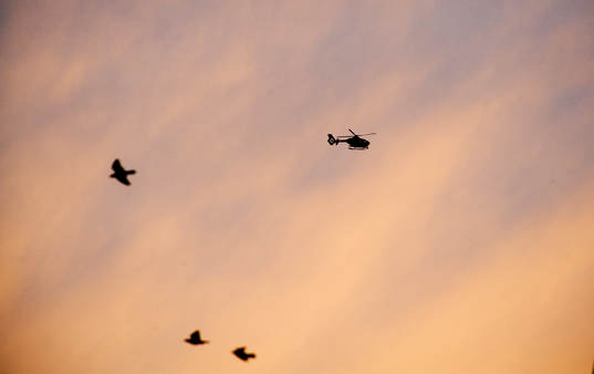 Helikopter, polishelikopter över Helsingborg, himmel.