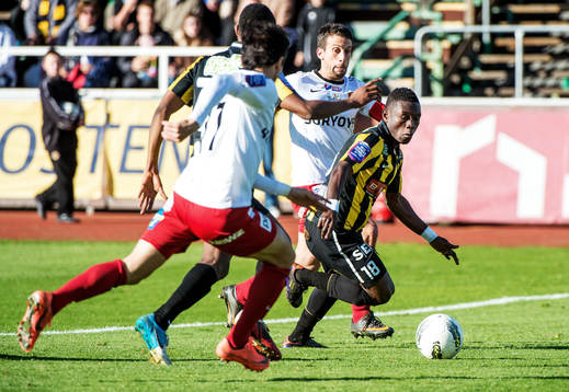 Waris Majeed, Häcken, med bollen