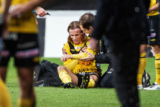 Niklas Hult, Elfsborg, sitter skadad på gräset