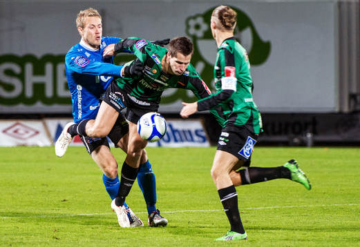 Johnny Lundberg, Halmstad, ger Gabriel Altemark Vanneryr,