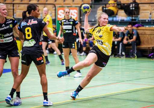 Cajsa Schuster, Eslöv, skjuter från linjen