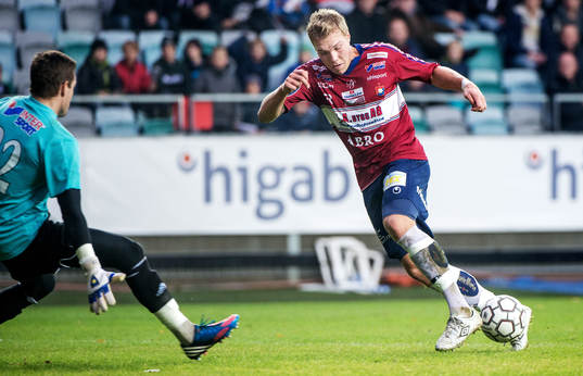 Oskar Wallén, Örgryte, kommer fri mor Patrick Michael