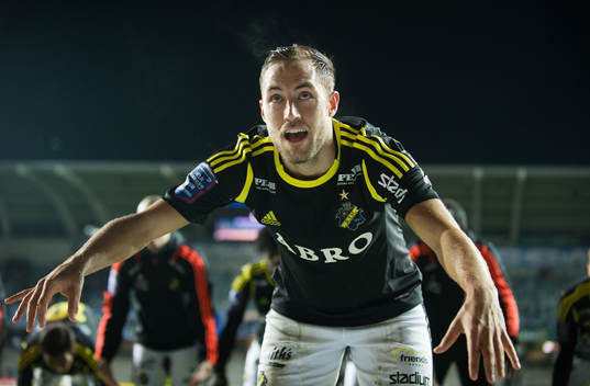 Nicklas Backman, AIK, blir matchens enda målskytt och