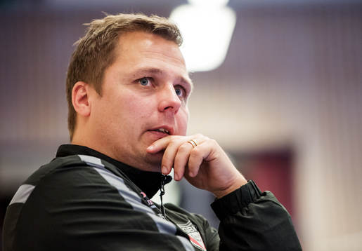 Magnus Näsman, tränare Granlo, ser fundersam ut