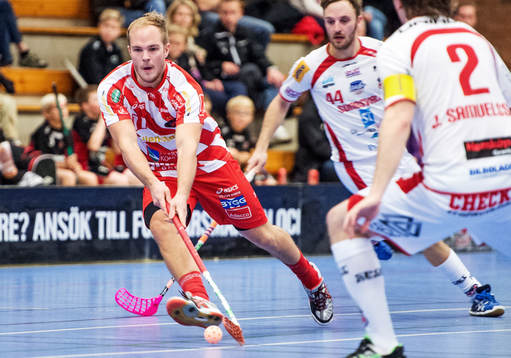 Martin Östholm, Pixbo, driver bollen