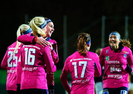 Manon Melis, Linköping, kramas om