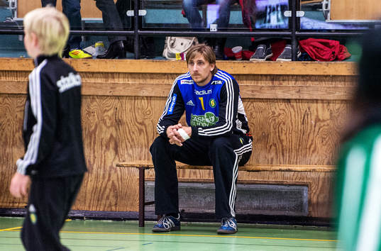 Thomas Forsberg, målvakt, Sävehof, sitter kvar på bänken