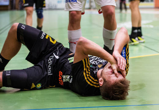 Eric Forsell Schefvert, Sävehof, ligger kvar på golvet