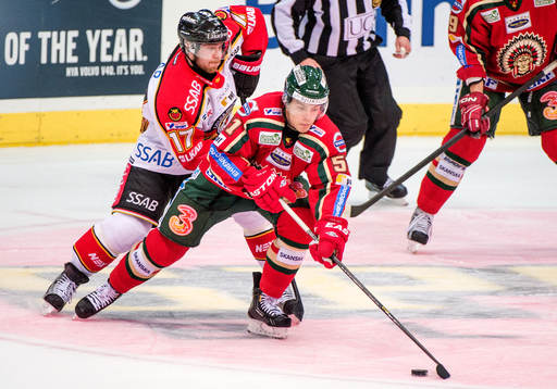 Mats Rosseli Olsen, Frölunda, jagas av Linus Persson,