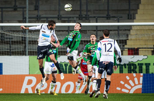Mikael Dahlberg, Gefle, i nickduell med Calum Angus, GAIS