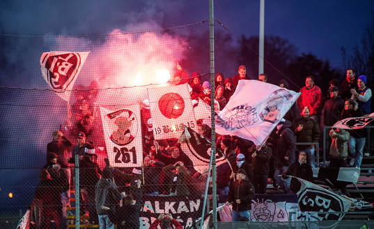Landskronaklacken tänder bengaliska eldar