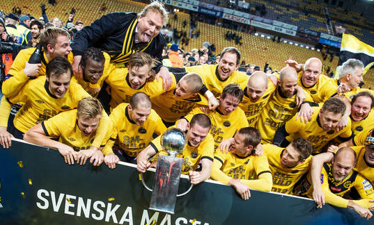 Jörgen Lennartsson, tränare Elfsborg, kastar sig över