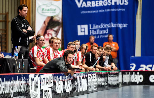 Joacim Bernvid och David Jansson, tränare i Pixbo, deppar