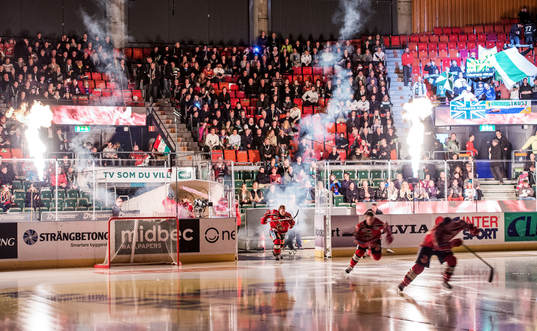 Frölunda åker in på isen i Scandinavium