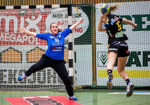 Alexandra Castegren, målvakt, Heid, gör sig redo att ta