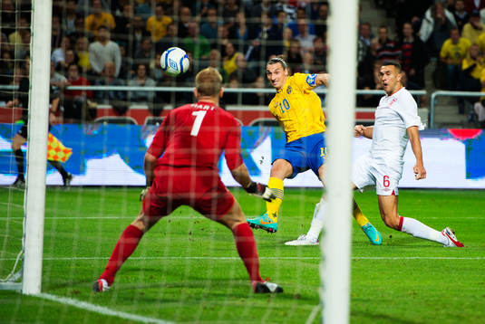 Zlatan Ibrahimovic, Sverige, skjuter