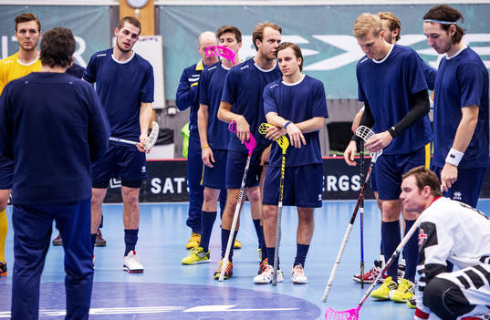 Alexander Galante Carlström, Sverige, lyssnar på