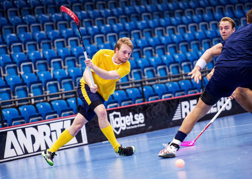 Johan Samuelsson, Sverige, skjuter mot mål