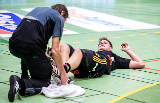 Eric Forsell Schefvert, Sävehof, ligger skadad på marken