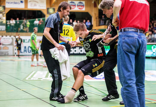 Eric Forsell Schefvert, Sävehof, får skadad hjälp av