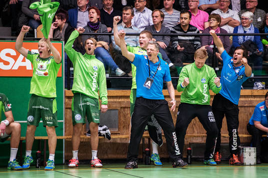 Mikael Franzén, tränare Alingsås, jublar