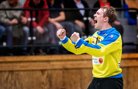 Mikael Aggefors, målvakt, Alingsås, jublar