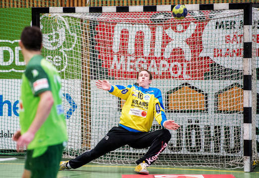 Mikael Aggefors, målvakt, Alingsås, räddar ett skott