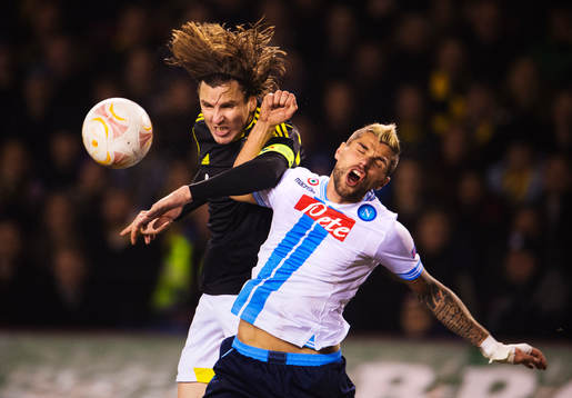 Nils-Eric Johansson, AIK, och Valon Behrami, Napoli, i en