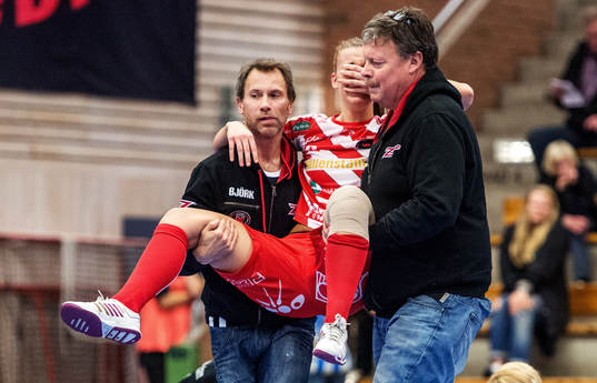 Amanda Mellberg, Pixbo, bärs av planen