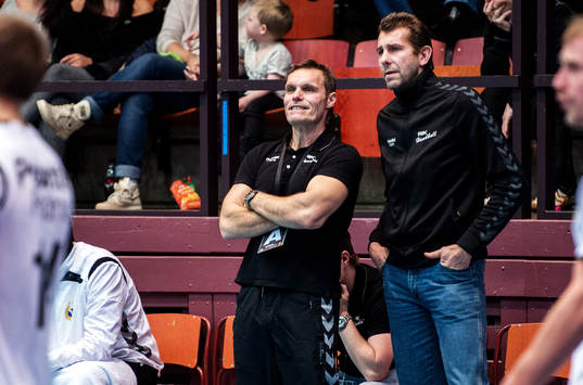 Johan Eklund, tränare, och Magnus Wislander, assisterande