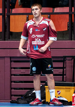 Jonatan Leijonberg, Lugi, har fått sin tröja sönderdragen
