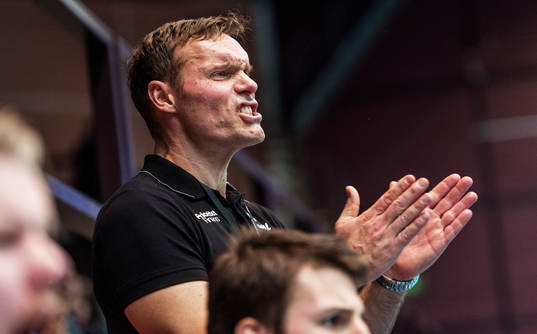 Johan Eklund, tränare Redbergslid, jublar