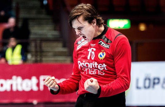 Hans Winge, målvakt, Redbergslid, jublar