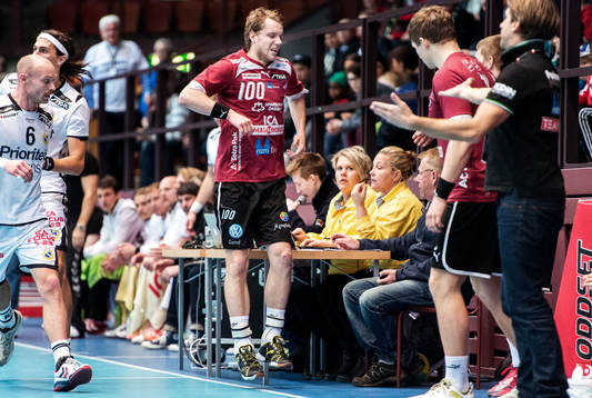 Joachim Erntsson, Lugi, haltar skadad av planen