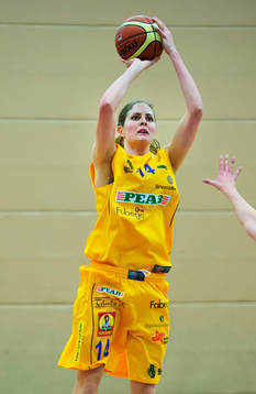 Katarina Andersson, Solna, skjuter
