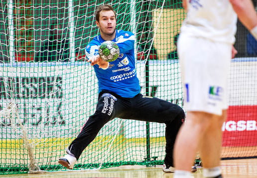 Tony Heeringson, målvakt, Aranäs, räddar ett skott