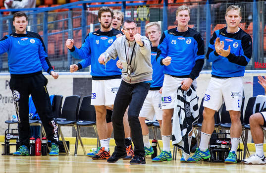 Jerry Hallbäck, tränare Aranäs, jublar