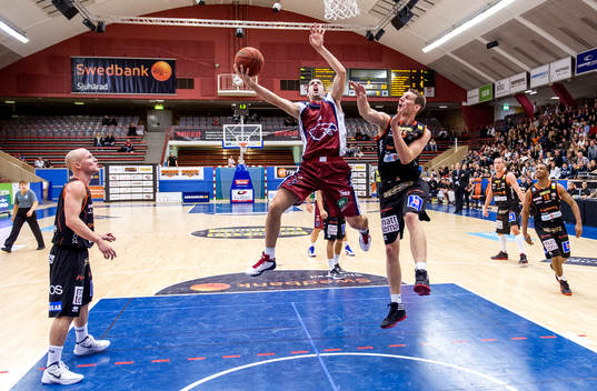 Nenad Stefanovic, Stockholm Eagles, hoppar upp förbi