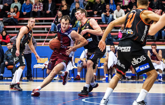 Dragoljub Kitanovic, Stockholm Eagles, försöker ta sig