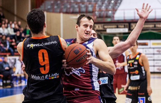 Dragoljub Kitanovic, Stockholm Eagles, stoppas i anfallet